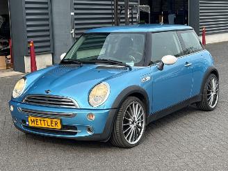 Damaged car Mini Mini ONE 1.6 16V Hatchback  Benzine 1.598cc 66kW (90pk) FWD 2005/6