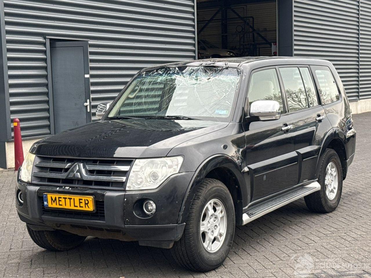 Mitsubishi Pajero 7 pers 3.0 V6 24V Jeep/SUV  Benzine 2.972cc 133kW (181pk) 4x4