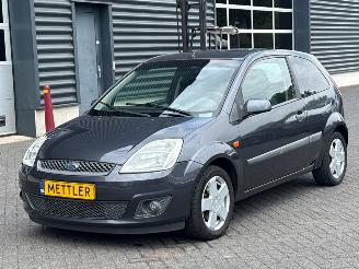 Damaged car Ford Fiesta 1.3 Hatchback  Benzine 1.299cc 51kW (69pk) FWD 2006/11