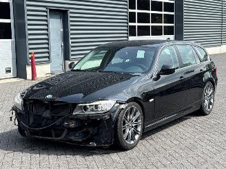 Coche accidentado BMW 3-serie 325i 24V Combi/o  Benzine 2.979cc 160kW (218pk) RWD 2010/11