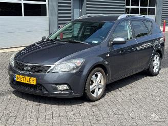 damaged passenger cars Kia Cee d 1.4 16V Combi/o 2010/5