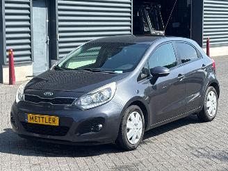 Coche accidentado Kia Rio 1.2 CVVT 16V Hatchback  Benzine 1.248cc 63kW (86pk) FWD 2012/4