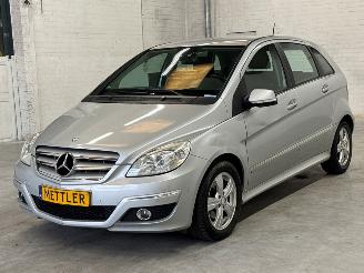 skadebil auto Mercedes B-klasse 2.0 B-180 CDI 16V Hatchback  Diesel 1.991cc 80kW (109pk) FWD 2011/3