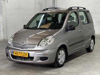 Unfallwagen Toyota Yaris-verso 1.3 16V MPV  Benzine 1.299cc 62kW (84pk) FWD 2004/10