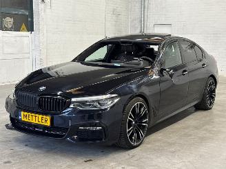 krockskadad bil auto BMW 5-serie 540i xDrive 3.0 TwinPower Turbo 24V Sedan 4Dr Benzine 2.998cc 250kW (340pk) 4x4 2017/8