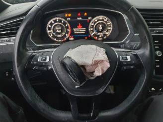 Volkswagen Tiguan 1.4 TSI Comfortline Business R-line picture 22