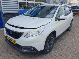 Voiture accidenté Peugeot 2008 1.2 PureTech Active 2016/10