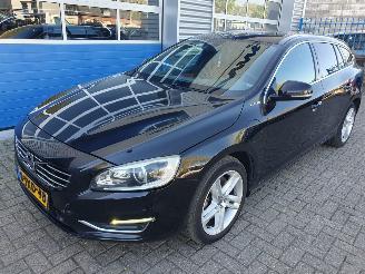 Voiture accidenté Volvo V-60 2.4 D6 AWD Plug-In Hybrid Summum 2014/3