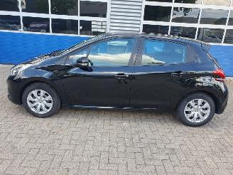 Peugeot 208 1.2 PureTech Blue Lion picture 2