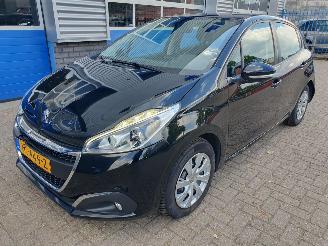 Schadeauto Peugeot 208 1.2 PureTech Blue Lion 2018/2