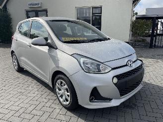 Vaurioauto  passenger cars Hyundai I-10 1.0i Comfort N.A.P NL PRACHTIG!!! 2019/2