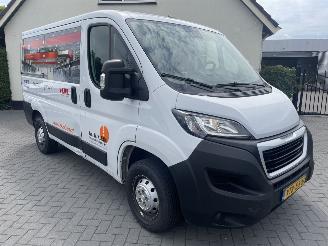 Schade bestelwagen Peugeot Boxer 330 2.2 BlueHDi 140 L1H1 Premium N.A.P NL BUS PRACHTIG!!! 2023/2
