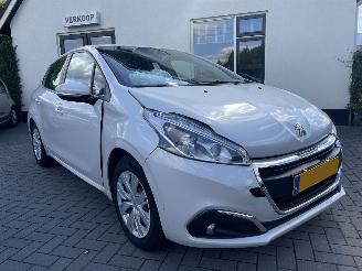 krockskadad bil auto Peugeot 208 1.2 PureTech Blue Lion N.A.P NL AUTO PRACHTIG!!! 2016/4