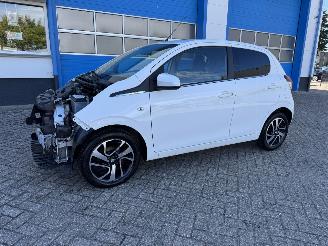 Voiture accidenté Peugeot 108 1.0 e-VTI  ALLURE 2021/10