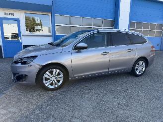 krockskadad bil auto Peugeot 308 1.2 E-THP  ALLURE 2014/9