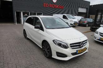 krockskadad bil auto Mercedes B-klasse 180 AMBITION 2015/2