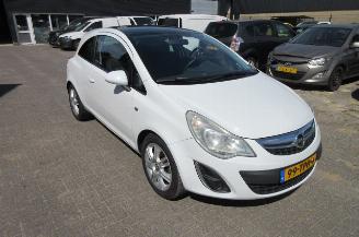krockskadad bil auto Opel Corsa 1.4 16v Color edition 2012/3