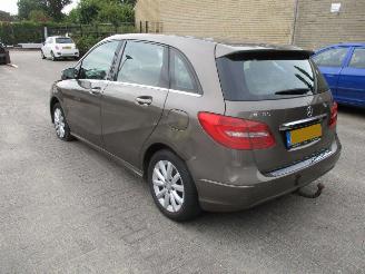 krockskadad bil auto Mercedes B-klasse 180 Ambition Automaat  NAP 2013/7