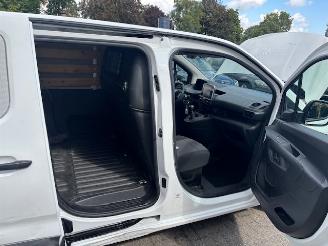 Peugeot Partner 1.2 PureTech  Premium airco navi picture 18