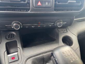 Peugeot Partner 1.2 PureTech  Premium airco navi picture 20