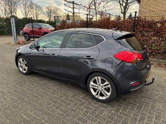 Kia Cee d 1.6 GDI Super Pack 135pk picture 2