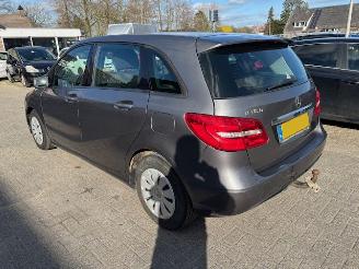krockskadad bil auto Mercedes B-klasse 180 CDI Automaat 2013/4