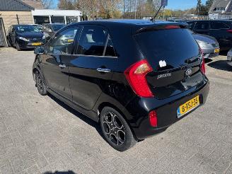 damaged passenger cars Kia Picanto 1.2  5-drs World Cup 2014/6