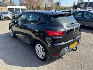 krockskadad bil auto Renault Clio 0.9 TCe Zen 5-drs NAP 2018/1