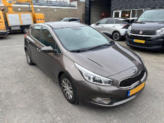 Avarii autoturisme Kia Cee d 1.6 GDI 20th Anniversary airco 2013/11