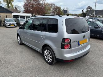 krockskadad bil auto Volkswagen Touran 1.4 TSI Comfortline 2010/9