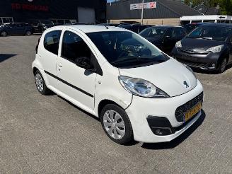 Peugeot 107 1.0 5-drs airco Nap picture 5