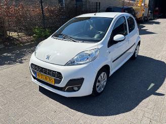 Peugeot 107 1.0 5-drs airco Nap picture 3