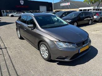 Schadeauto Seat Leon 1.0 TSI Style Connect 2015/10