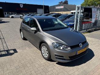 damaged passenger cars Volkswagen Golf 1.2 TSI  5-drs Clima 2017/1