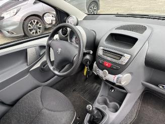 Peugeot 107 1.0 12v 5-drs airco picture 11