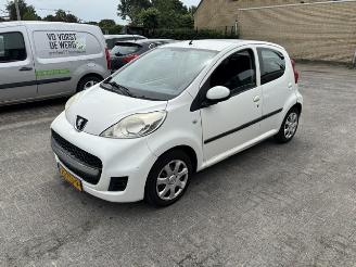 Peugeot 107 1.0 12v 5-drs airco picture 2