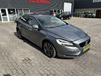 uszkodzony samochody osobowe Volvo V-40 2.0 D2 Automaat Nordic+ 2017/5
