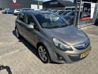Vaurioauto  passenger cars Opel Corsa 1.4 16v Design Edition 2013/6
