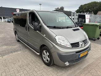 krockskadad bil bedrijf Renault Trafic 2.5 DCI L2H1 DC Airco  145pk 2010/6
