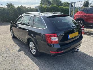Vaurioauto  passenger cars Skoda Octavia 1.0 TSI DSG Greentech NAP 2017/2