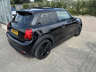 Mini Electric MINI Yours 33 kWh Pano picture 8