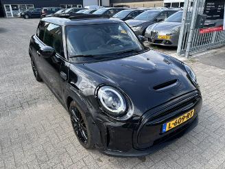 Vaurioauto  passenger cars Mini Electric MINI Yours 33 kWh Pano 2021/7