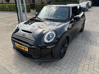 Mini Electric MINI Yours 33 kWh Pano picture 2