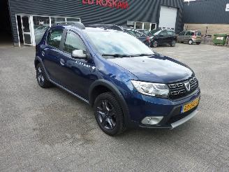 Vaurioauto  passenger cars Dacia Sandero 0.9 TCE SL STEPWAY 2017/10