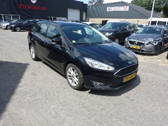Voiture accidenté Ford Focus 1.5 TDCI LEASE EDITION 2017/8