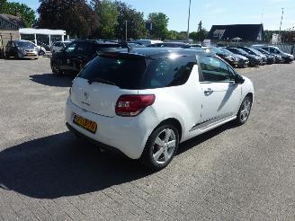 Citroën DS3 1.2 VTI SO CHIC picture 2
