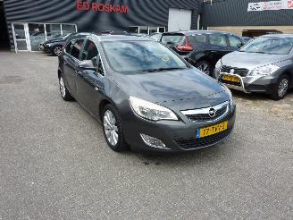 damaged passenger cars Opel Astra 1.4 TURBO COSMO 2012/4