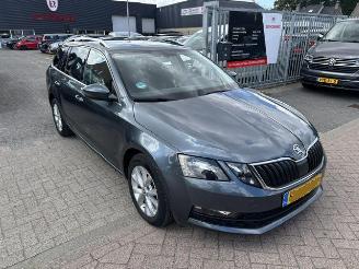 krockskadad bil auto Skoda Octavia 1.0 TSI Automaat NAP 2018/4