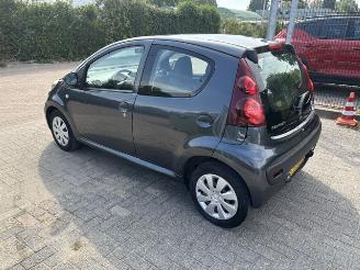 Peugeot 107 1.0 5-drs airco nap picture 2