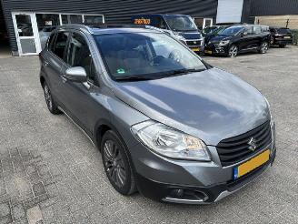 krockskadad bil auto Suzuki SX4 1.6D S-Cross Exclusive Pano 2015/1